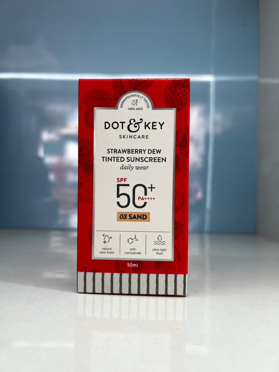 Dot & Key Strawberry Dew Tinted Sunscreen SPF50 PA++++ 03 Sand