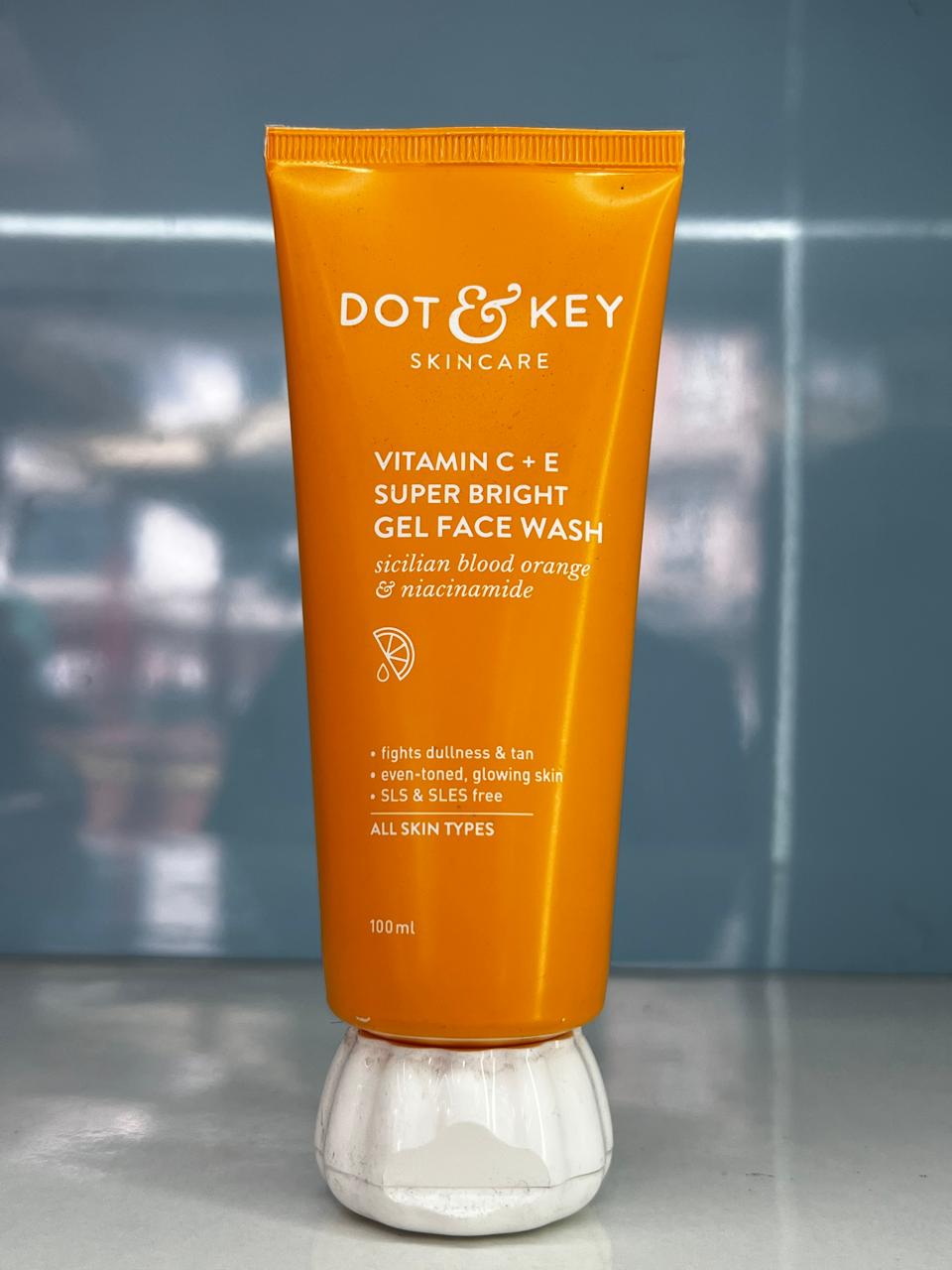 Dot & Key Vitamin C+E Super Face Wash